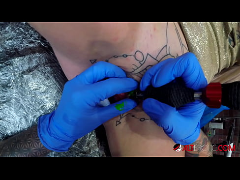 ❤️ Ekstreem tattooed hottie Sully Savage krige in tattoo op har klitoris ☑ Kwaliteitsporno op fy.xxx050890.ru ❌
